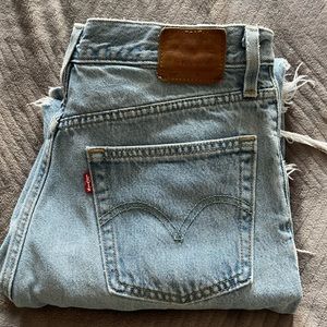 Levi’s 501 very distressed but super cute on.